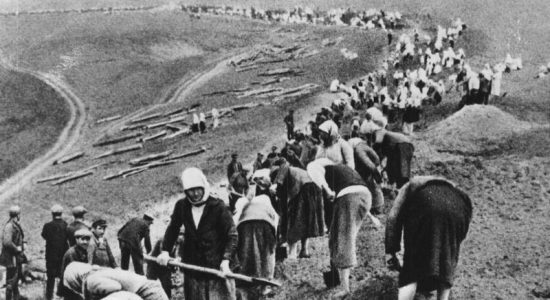 Строительство оборонительного рубежа в Джакуевке.